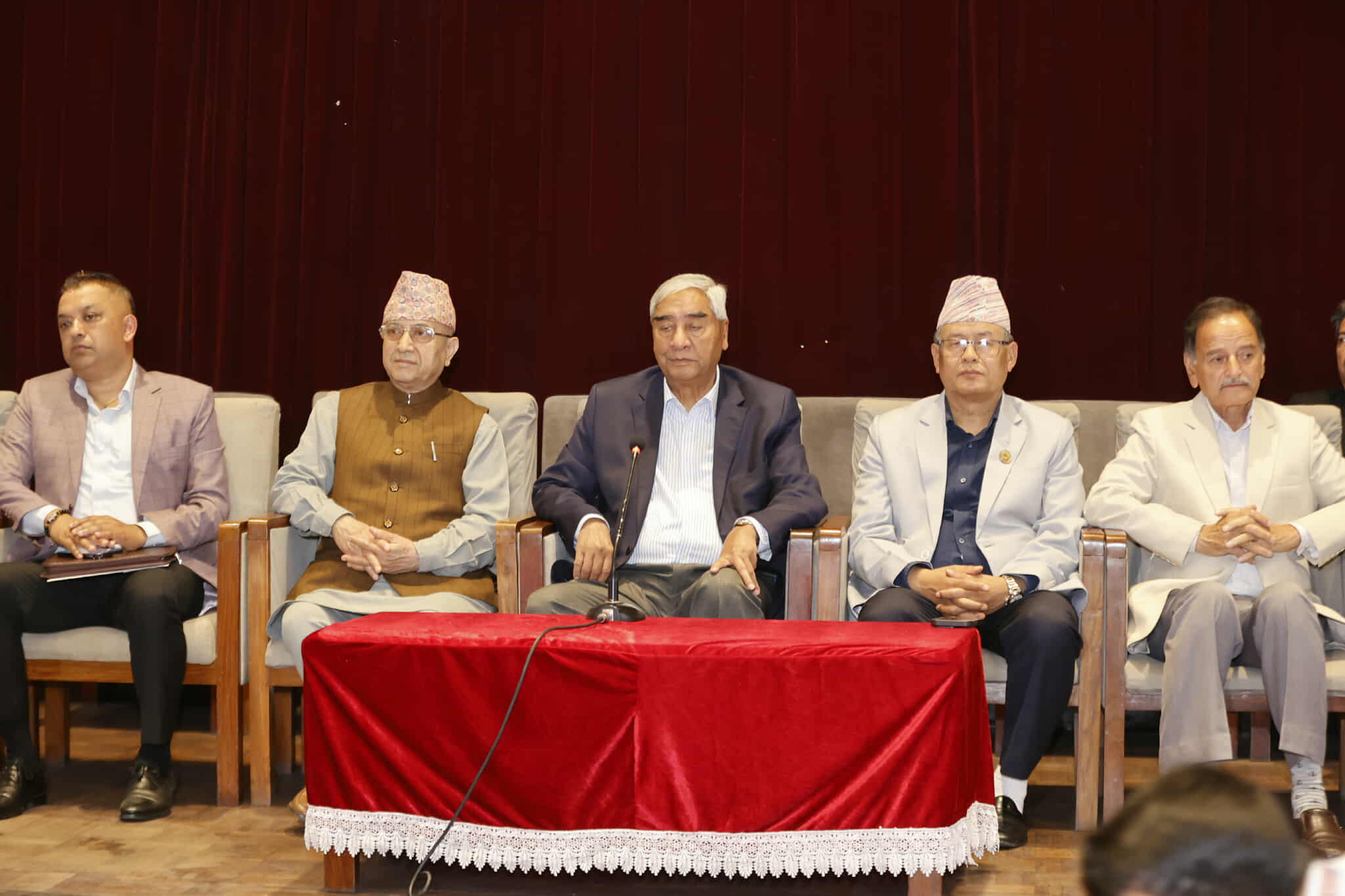 कांग्रेस पदाधिकारी बैठक बस्दै