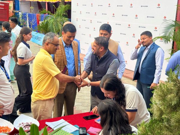 बिर्तामोडमा क्रेटा ईभी सार्वजनिक तथा अन्तरक्रिया
