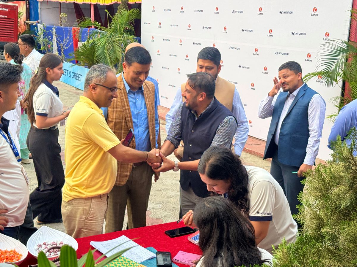 बिर्तामोडमा क्रेटा ईभी सार्वजनिक तथा अन्तरक्रिया