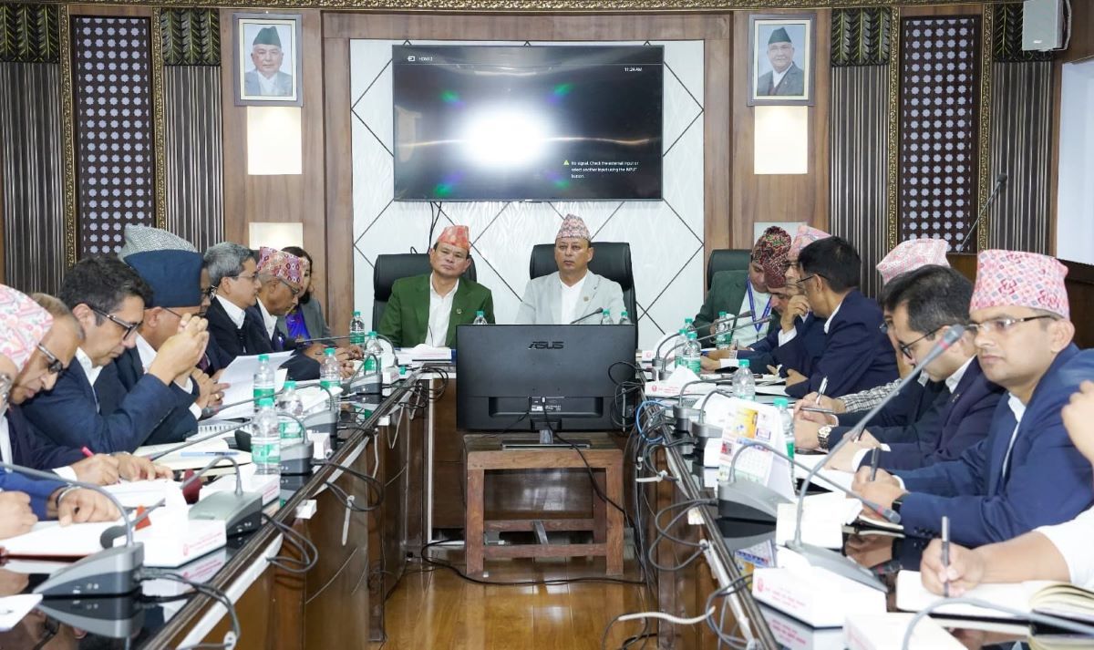 काममा ढिलासुस्ती नगर्न मातहतका कर्मचारीलाई ऊर्जामन्त्री खड्काको निर्देशन