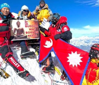 एकै परिवारका ६ जनाले गरे मकालु हिमाल आरोहण