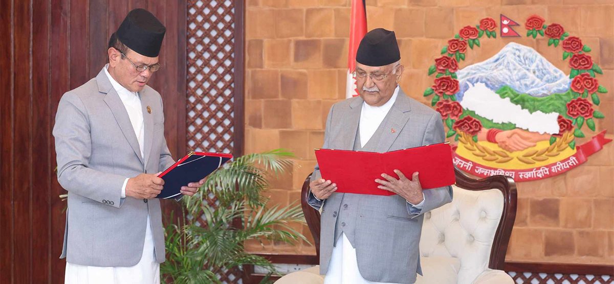 राज्यमन्त्री गर्बुजाले लिए शपथ