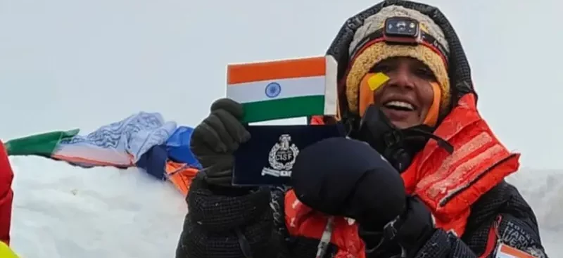 सगरमाथा आरोहण गरेर इतिहास रच्ने पहिलो सीआईएफसी कर्मचारी बनिन् गीता
