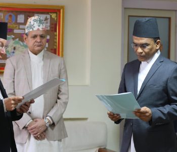 नवनियुक्त गभर्नर पौडेलले लिए शपथ