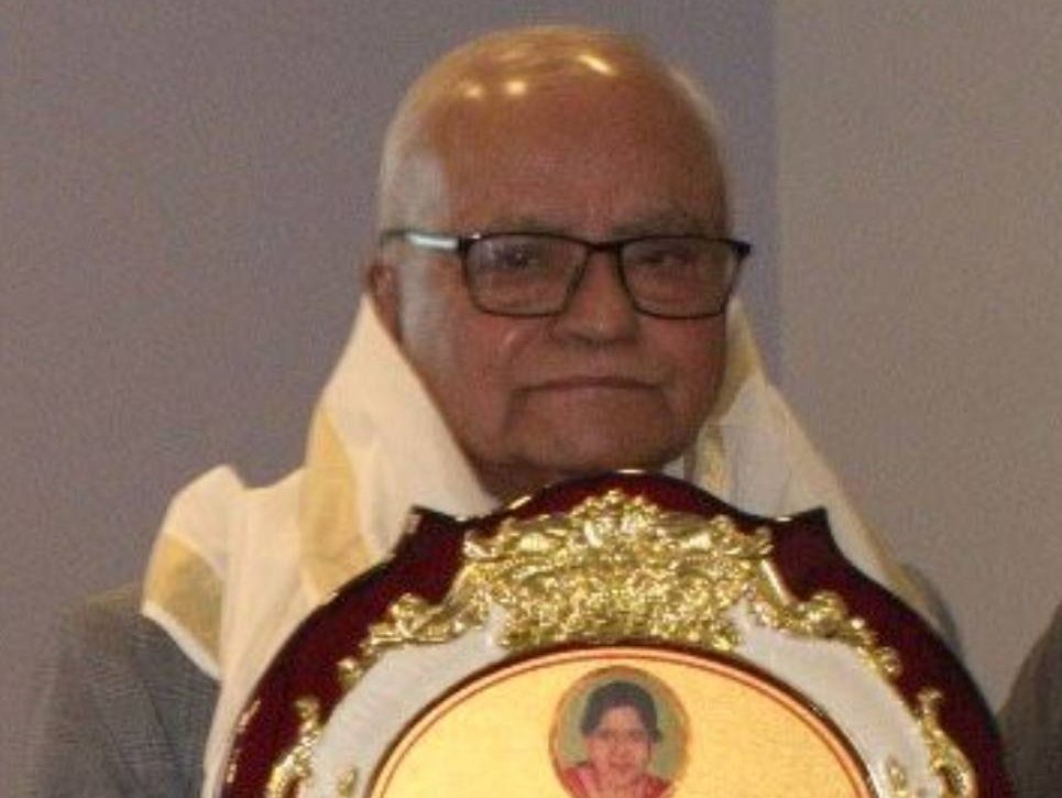 प्राडा बराल हेलेन अजराय पुरस्कारबाट सम्मानित