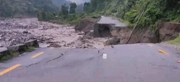 वर्षाको प्रभाव : ठाउँ–ठाउँमा सडक अवरुद्ध, माईखोलाको बाढीले २२ घर डुबानमा