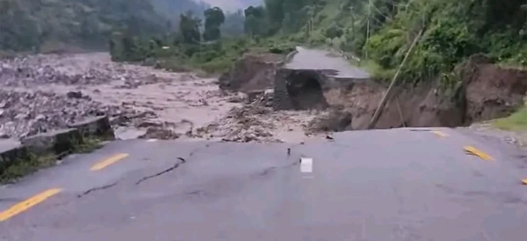 वर्षाको प्रभाव : ठाउँ–ठाउँमा सडक अवरुद्ध, माईखोलाको बाढीले २२ घर डुबानमा