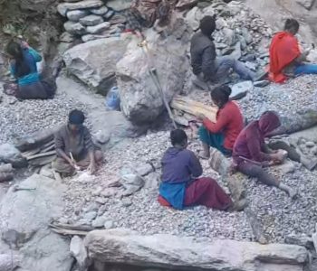 विभेदमा महिला श्रमिक : काम पुरुष सरह, ज्याला कम