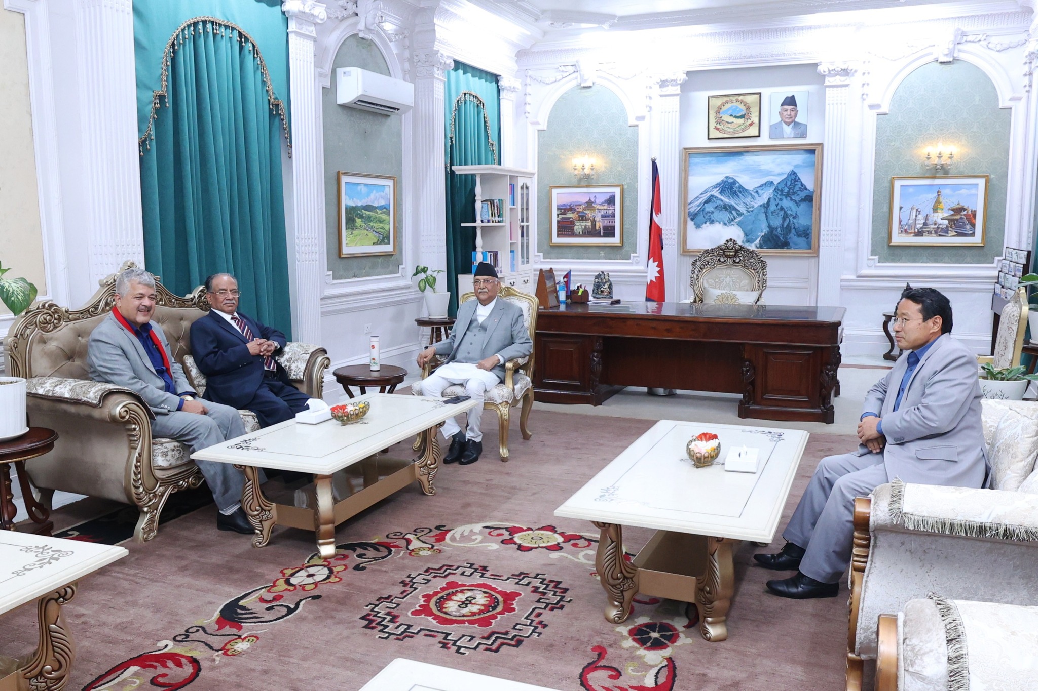 प्रधानमन्त्री ओली र प्रमुख प्रतिपक्षी दलका नेता प्रचण्डबीच संक्रमणकालीन न्यायबारे छलफल