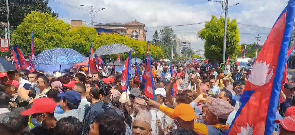 माइतीघर क्षेत्रमा राजावादीहरूको प्रदर्शन