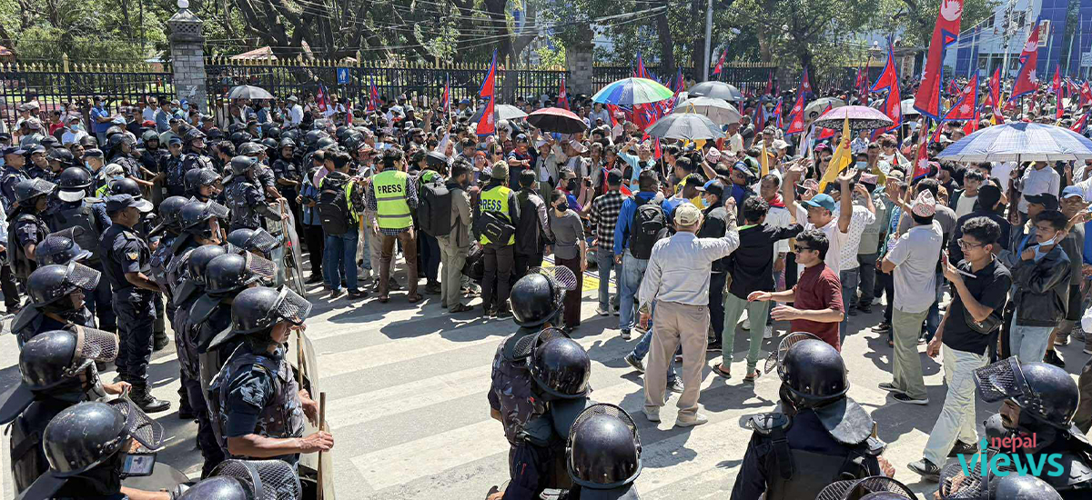 नारायणहिटीतर्फ बढ्यो राजावादीको प्रदर्शन (तस्वीरहरू)