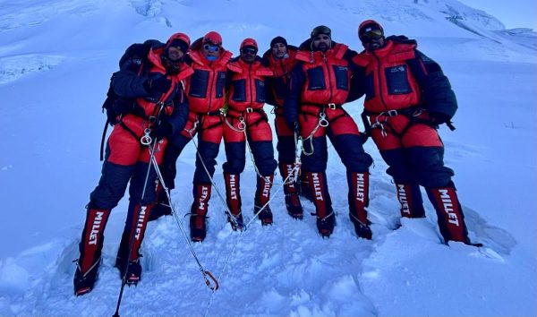 भारतीय सेनाका कर्नेल कञ्चनजंघाको चुचुरोमा