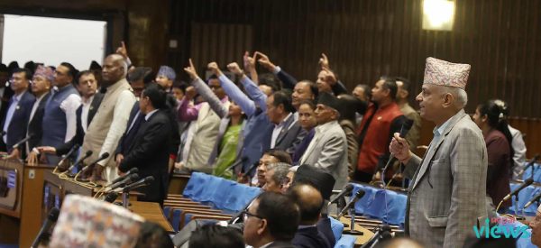 भिजिट भिसा प्रकरण : संसद्‌ बैठक आधा घण्टाका लागि स्थगित (तस्वीरहरू)