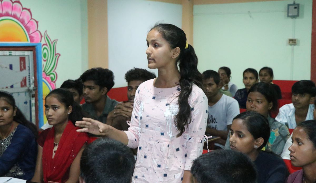 मेयरलाई विद्यार्थीको प्रश्न– हामी कहिलेसम्म अर्को पालिकाको विद्यालयमा पढ्न जाने ?