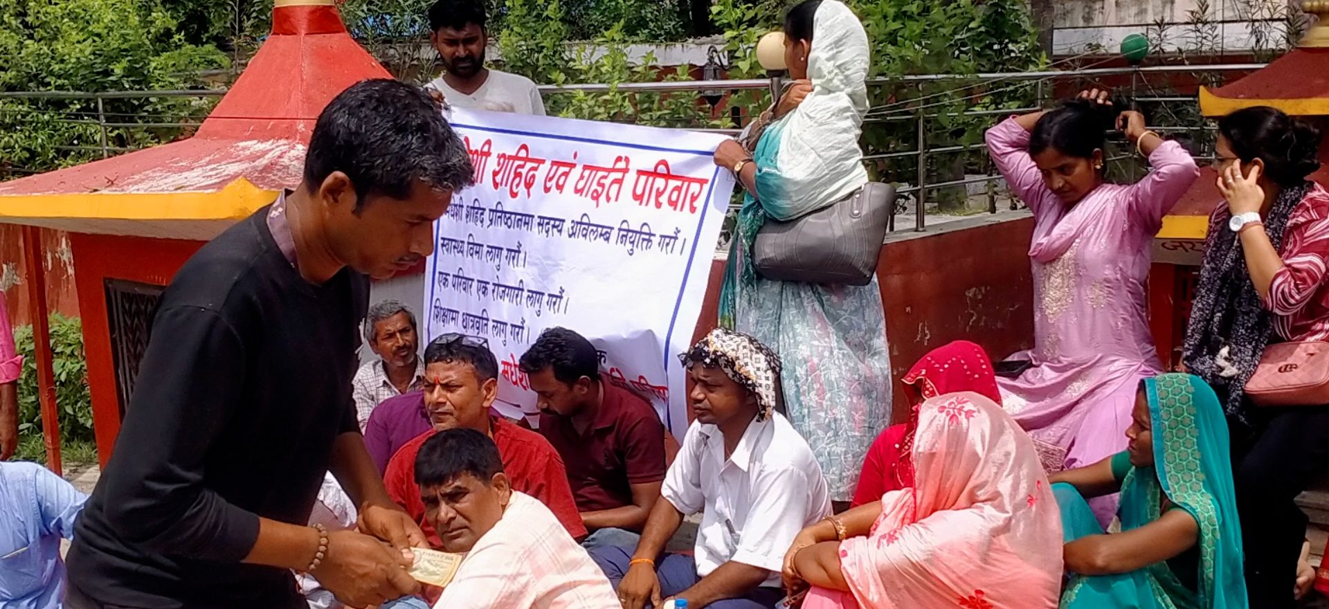 मधेशको मुख्यमन्त्री कार्यालयअगाडि शहीद परिवारको धर्ना