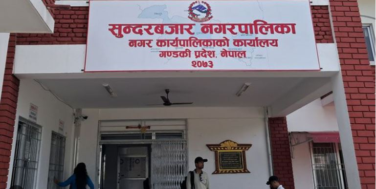 सुन्दरबजारमा ‘छोरीको खातामा दुई हजार’