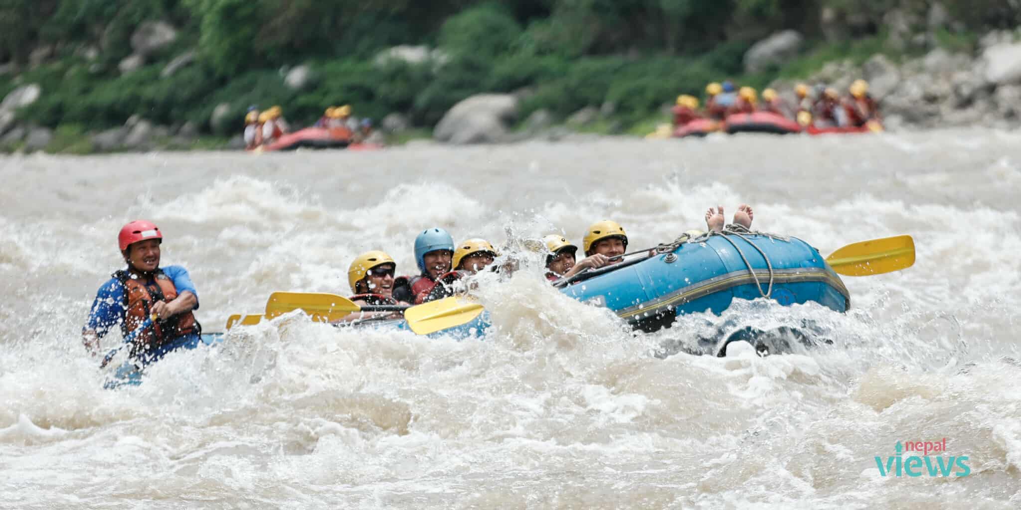गर्मी छल्न छालसँगै पौँठेजोरी (तस्वीरहरू‌)