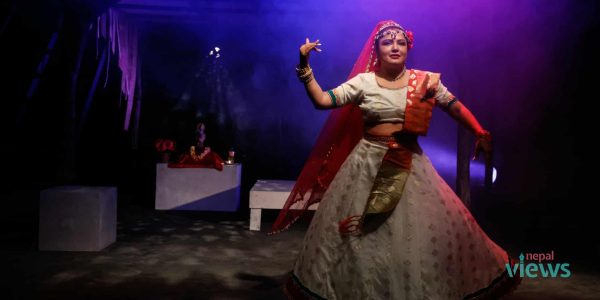 ‘मीरा’मार्फत रेखा थापाको रंगमञ्चमा डेब्यू (तस्वीरहरु)