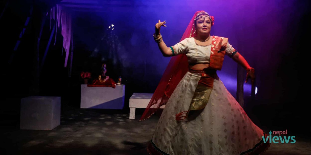 ‘मीरा’मार्फत रेखा थापाको रंगमञ्चमा डेब्यू (तस्वीरहरु)