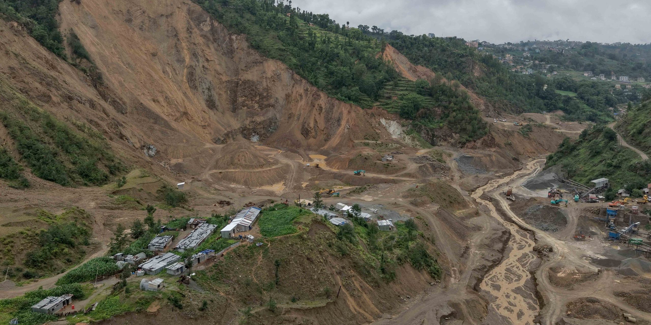 त्रासमा छन् नल्लु खोलाका बाढीपीडित (तस्वीरहरू)