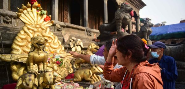 सर्वसाधारणको अवलोकनका लागि राखियो श्रीनिवास मल्लको सिंहासन (तस्वीरहरू)