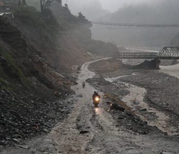 काठमाडौंलाई हेटौँडासँग जोड्ने कान्ति लोकपथको हालत (तस्वीरहरू)
