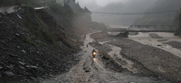 काठमाडौंलाई हेटौँडासँग जोड्ने कान्ति लोकपथको हालत (तस्वीरहरू)