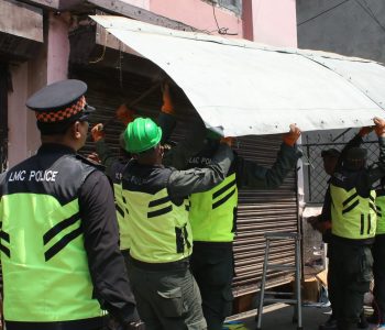 ललितपुर महानगरले हटाउन थाल्यो अनधिकृत संरचना (तस्वीरहरू)