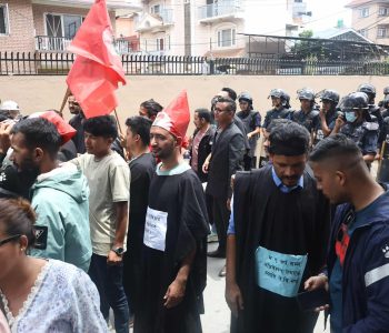 पार्टीको बैठकअघि कांग्रेस केन्द्रीय कार्यालयमा नेविसंघको प्रदर्शन, तरुण दलको अनशन