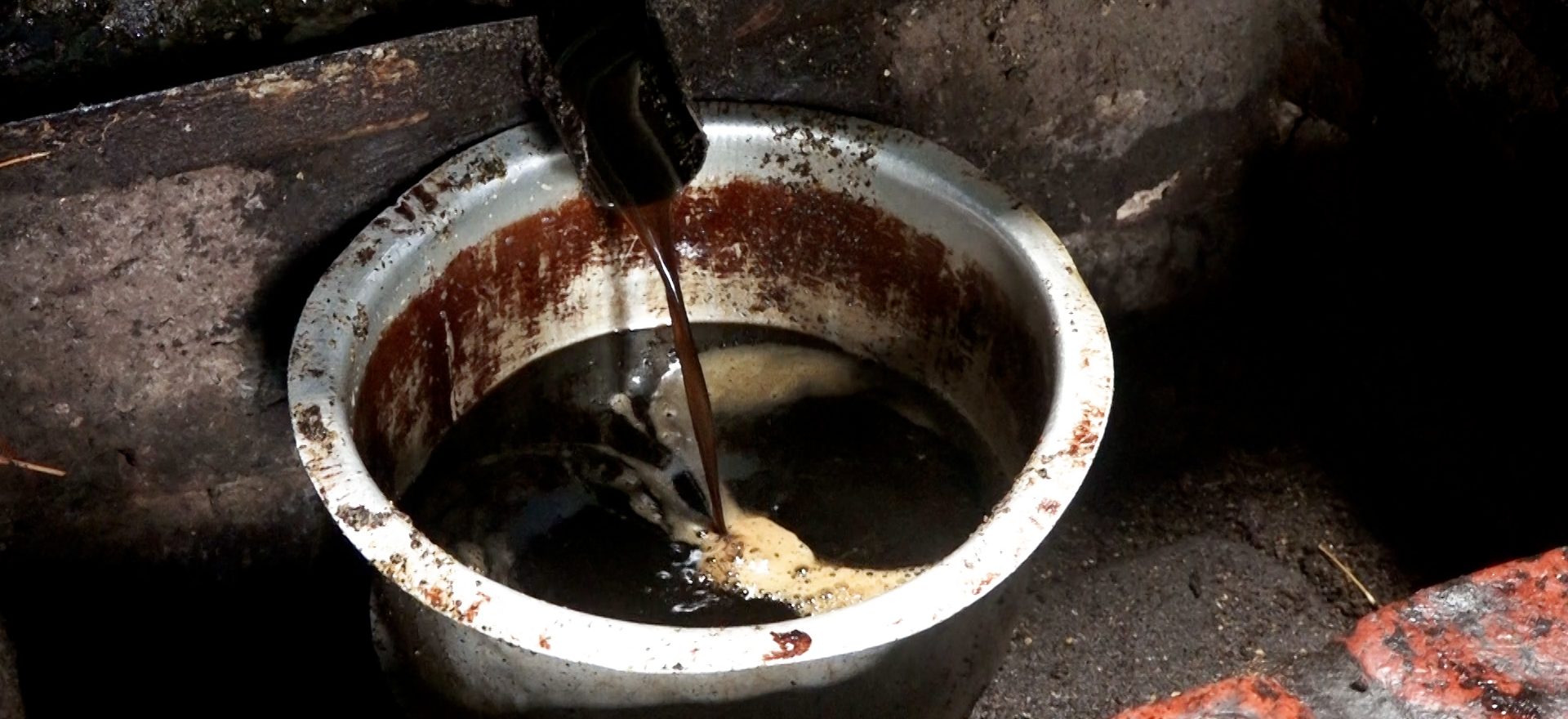 खोकनामा परम्परागत विधिबाट यसरी तयार हुन्छ तोरीको तेल (फोटोफिचर)