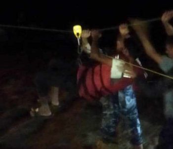रोशी खोलाको बाढीमा फसेका ५ जनाको सकुशल उद्धार