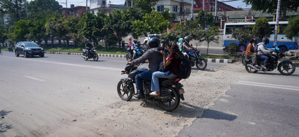 सडक भत्काउँदा बढ्यो दुर्घटनाको जोखिम (तस्वीरहरू)