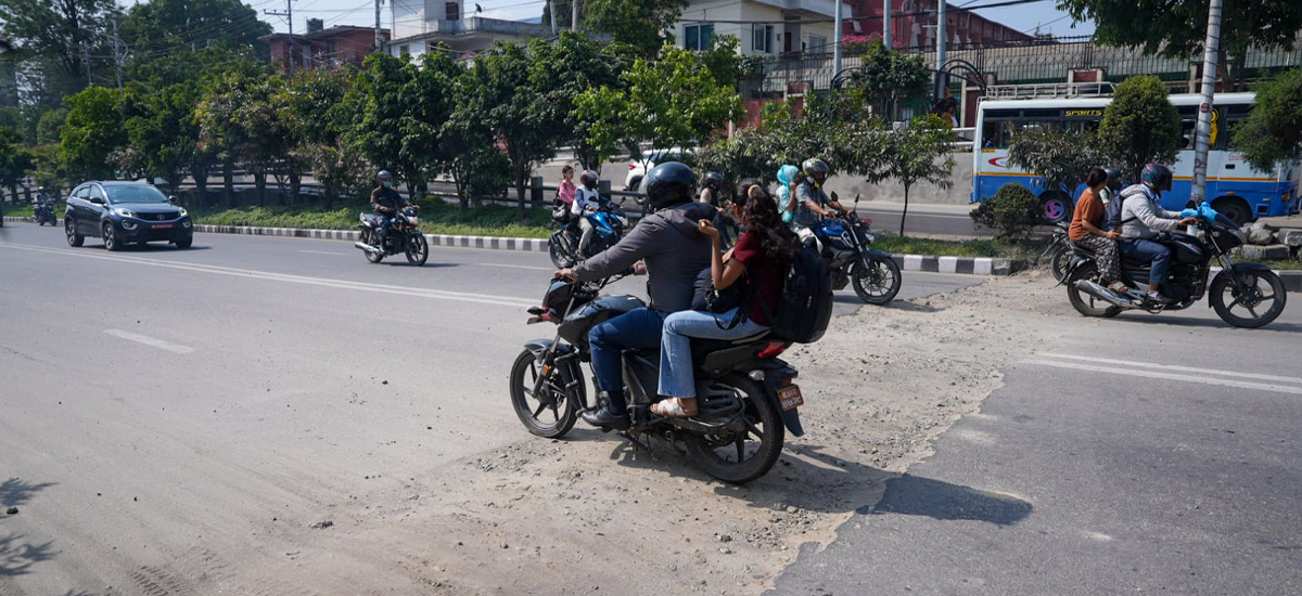 सडक भत्काउँदा बढ्यो दुर्घटनाको जोखिम (तस्वीरहरू)