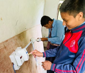 विद्यार्थीलाई ‘हाउस वायरिङ’ तालिम