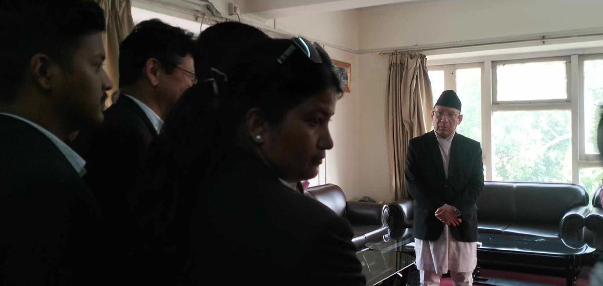 काठमाडौं जिल्ला अदालत पुगेर प्रधानन्यायाधीशको प्रश्न : न्यायाधीश के गर्दैछन् ?