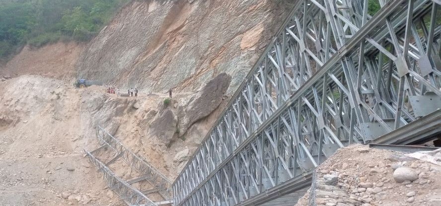 हेवा खोलामा निर्माणाधीन बेलिब्रिज भत्किँदा घाइते भएका ३ जनाको मृ्त्यु