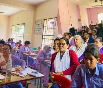 उमेरले रोक्दैन पढ्ने चाहना : साधना विद्यालयको कक्षामा हजुरआमादेखि नातिनीसम्म