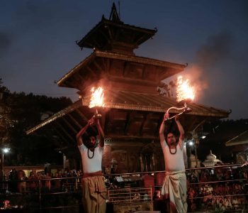 तस्वीरमा गोकर्णेश्वरको सन्ध्या आरती