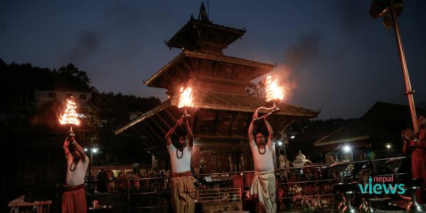 तस्वीरमा गोकर्णेश्वरको सन्ध्या आरती