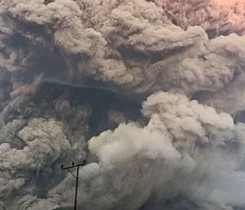 इन्डोनेसियामा ज्वालामुखी विस्फोट : बालीका दर्जनौँ उडान रद्द