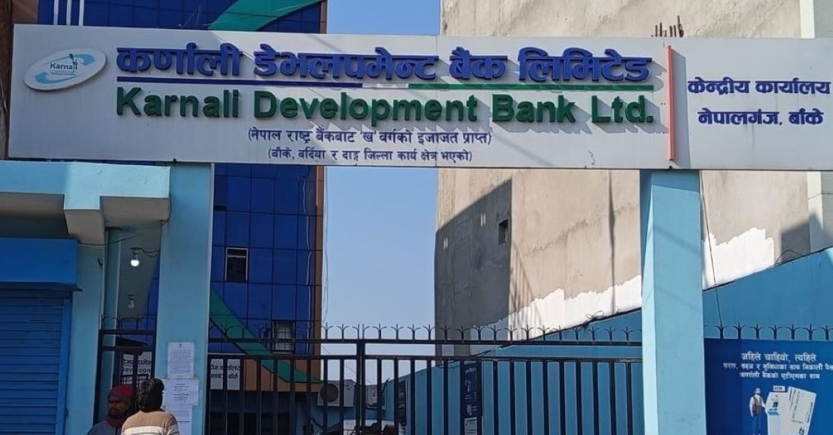 भारतीय सीमाबाट पक्राउ परे कर्णाली डेभलपमेन्ट विकास बैंकका संस्थापक अध्यक्ष
