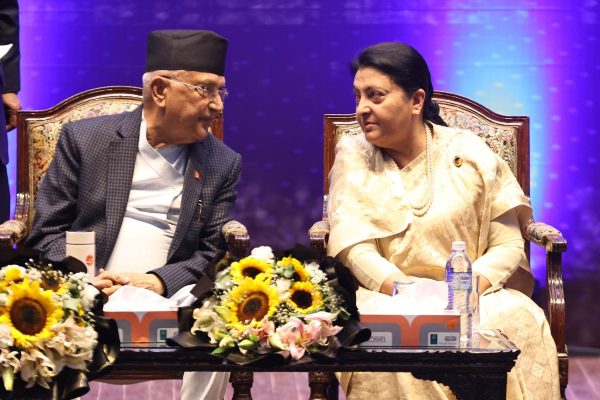 एमालेको नेतृत्व लिन तम्सिरहेकी विद्या भण्डारीलाई ओलीले दिएका दुई सन्देश