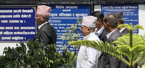 माधव नेपालको पक्षबाट बहस गर्न १२० जना वकिलले टिपाए नाम