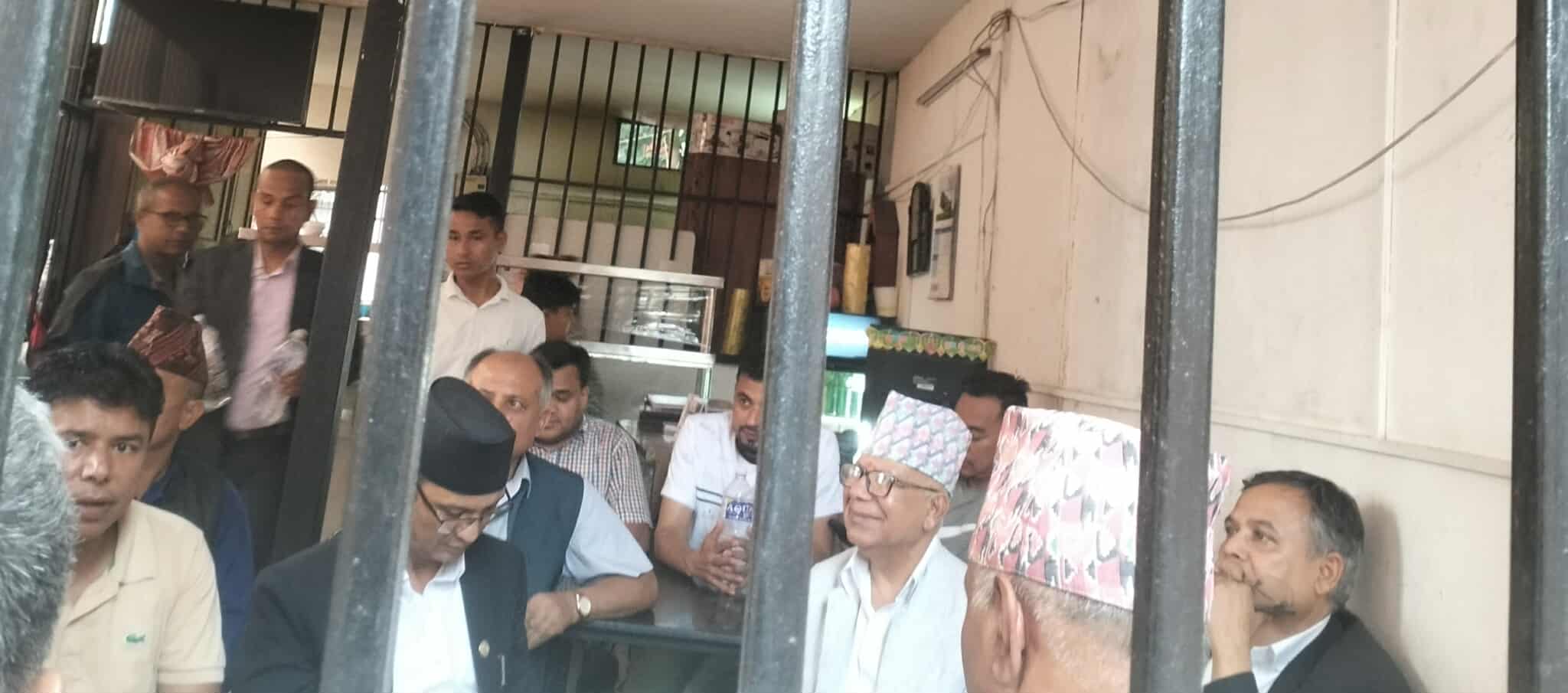 माधव नेपालको मुद्दाका रोचक किस्सा : इजलासमा उसिनेको मकैदेखि मिडियाको चर्चा