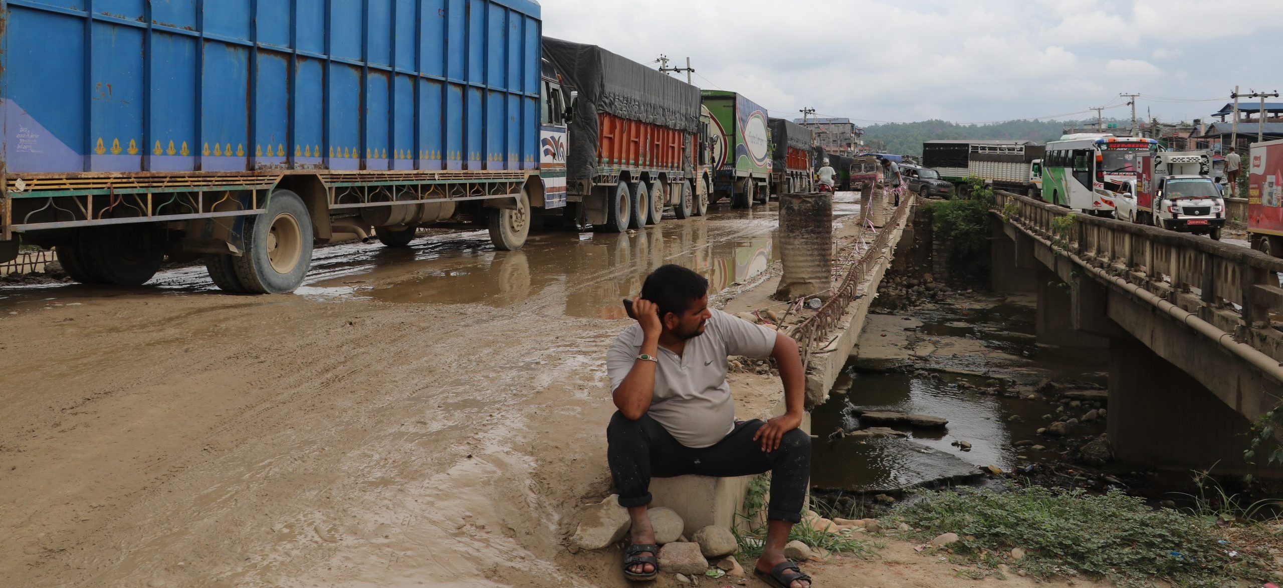 बुटवल–नारायणगढ सडक : विनयी खोलामा डाइभर्सन निर्माण नगरिने, मालवाहक सवारी सञ्चालनमा रोक
