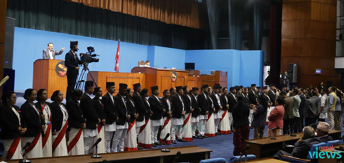 संसद् बैठक आधा घण्टाका लागि स्थगित, रास्वपा सांसदलाई बैठकबाट निकाल्न माग