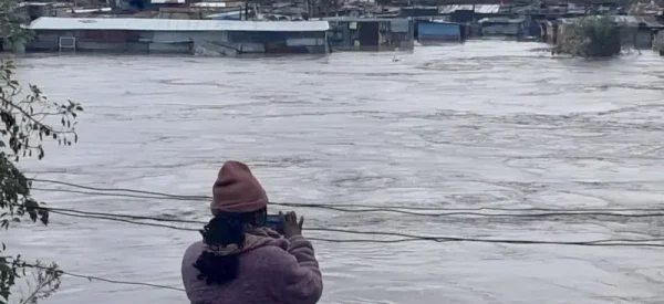 दक्षिण अफ्रिकामा बाढीका कारण ४९ जनाको मृत्यु, बगायो स्कुल बस