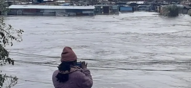 दक्षिण अफ्रिकामा बाढीका कारण ४९ जनाको मृत्यु, बगायो स्कुल बस