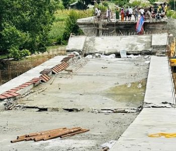 निर्माण पूरा नहुँदै भत्कियो तामाकोशीको पुल (चार तस्वीरसहित)