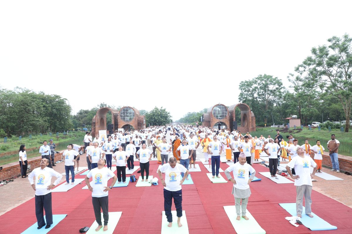 लुम्बिनीमा वृहत योग प्रदर्शन